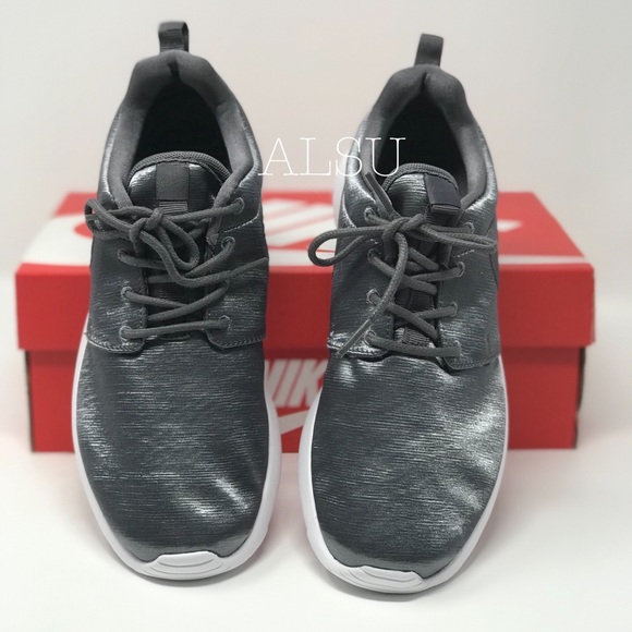 NWT Nike Roshe One PRM Gunsmoke White W AUTHENTIC - Picture 3 of 8